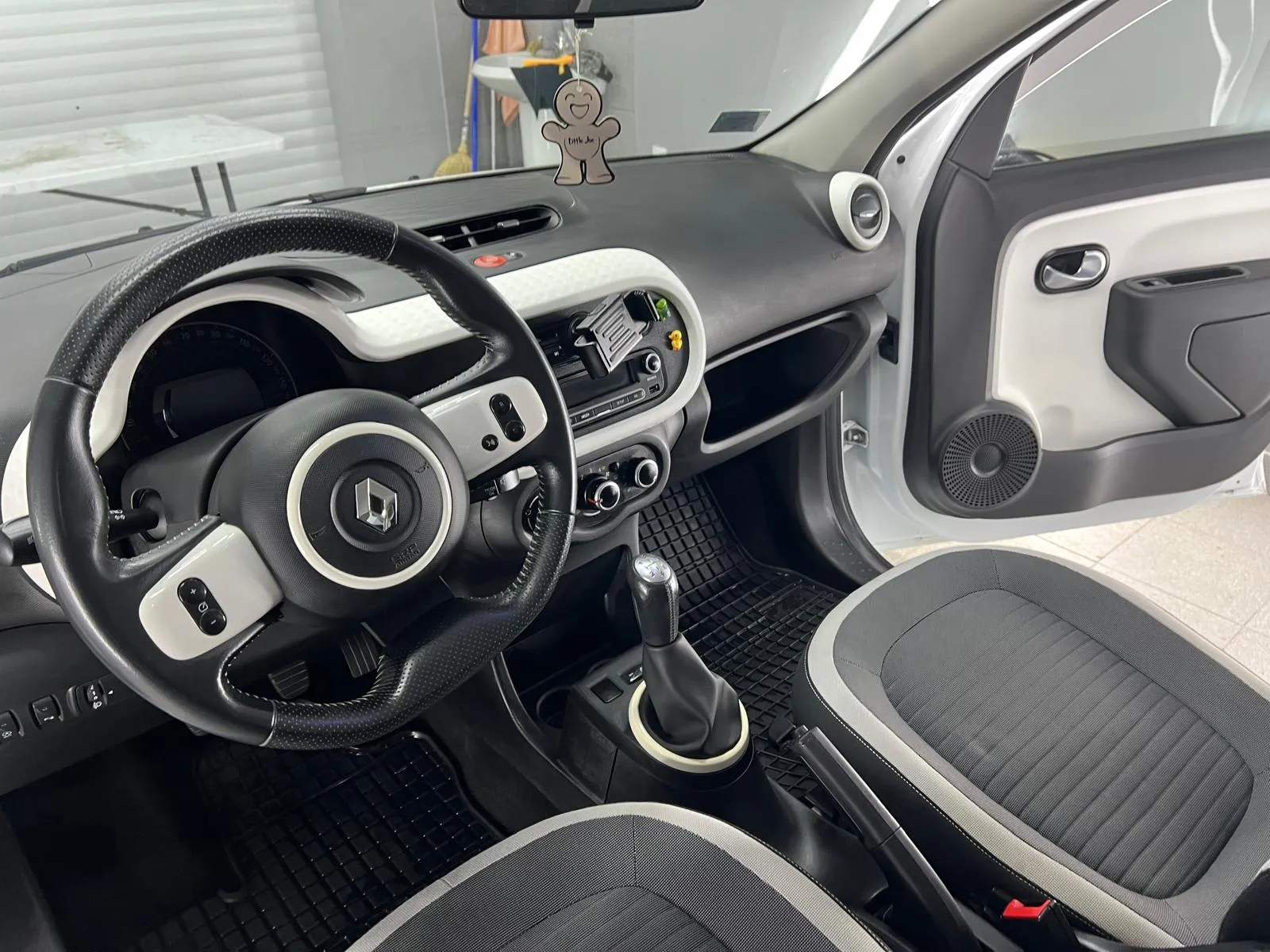 Enterijer vozila — dubinsko čišćenje enterijera, rezultat 1